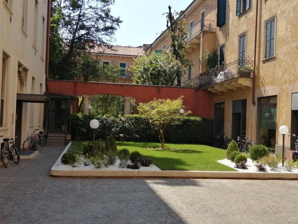Castle View Lodge Intero Appartamento Verona Centro Storico Kültér fotó